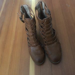 🌸🌸 Booties - tan